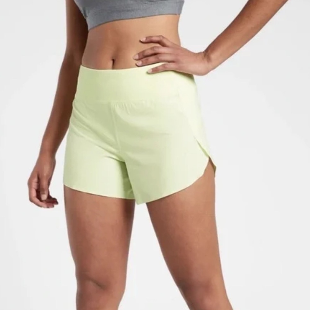 NWT Athleta Soft Yellow Run with it 3.5 Workout Shorts 2x flaw